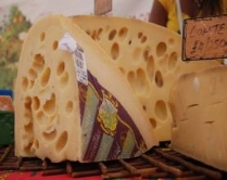 http://wto.in.ua/gallery/albums/album-49/lg/Emmental_cheese.jpg